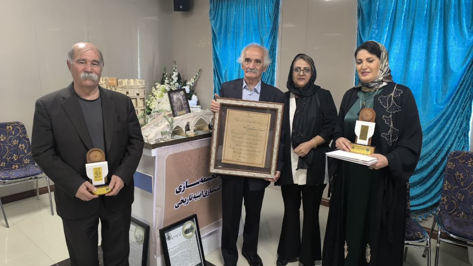 تجلیل از هنرمند زنجانی توسط مدیرعامل شرکت خالص سازان