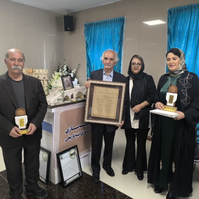 تجلیل از هنرمند زنجانی توسط مدیرعامل شرکت خالص سازان
